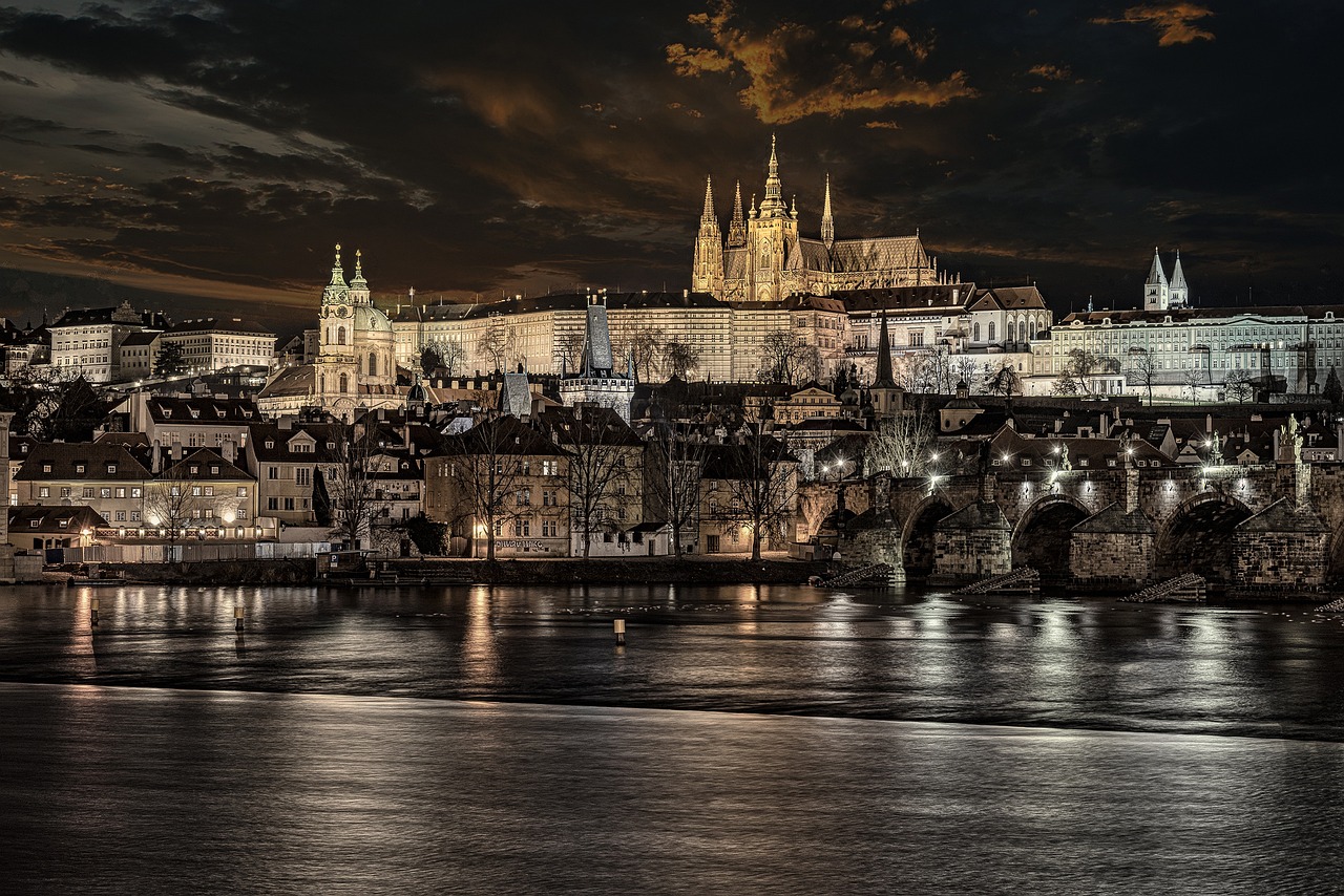 charles-bridge-5818730_1280 - Bild von Martin Vaclavik auf Pixabay